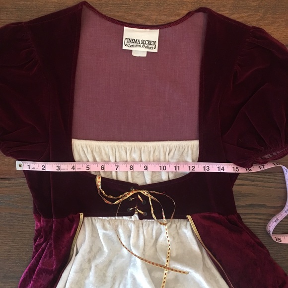 Beautiful Masquerade Costume! - Picture 5 of 8